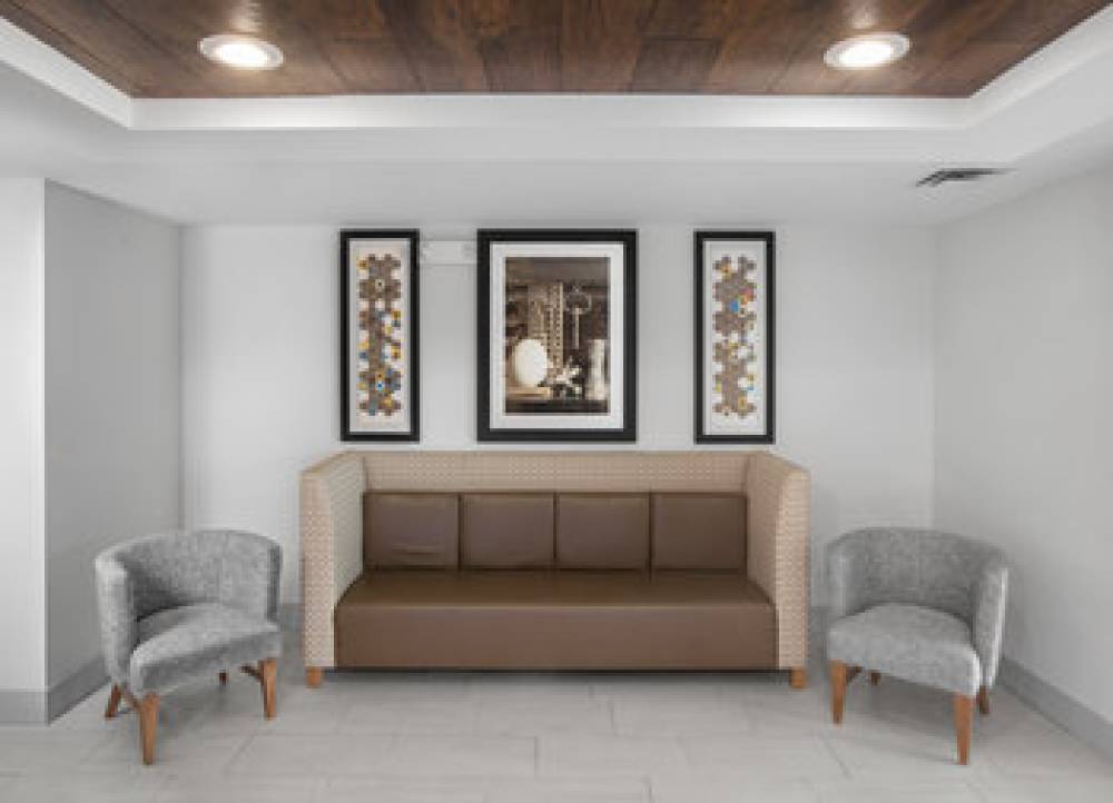 Holiday Inn Express & Suites Altoona Des Moines