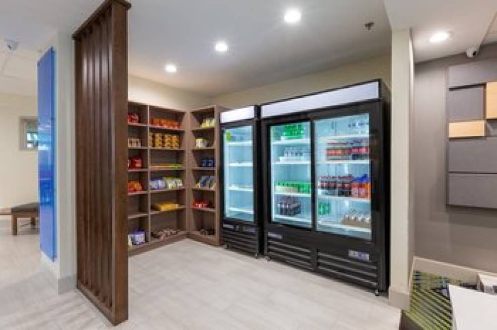 Holiday Inn Express & Suites ARLINGTON NORTH - STADIUM AREA 8