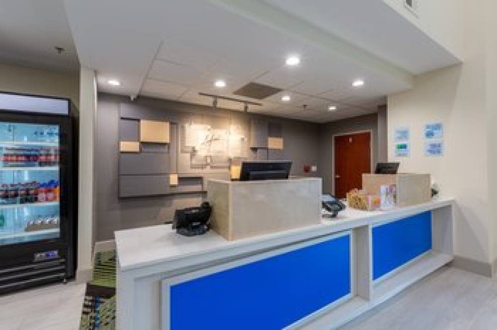 Holiday Inn Express & Suites ARLINGTON NORTH - STADIUM AREA 4