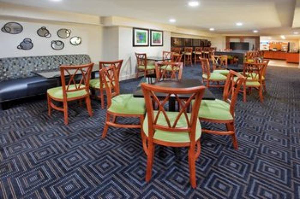 Holiday Inn Express & Suites ATLANTA DOWNTOWN 2
