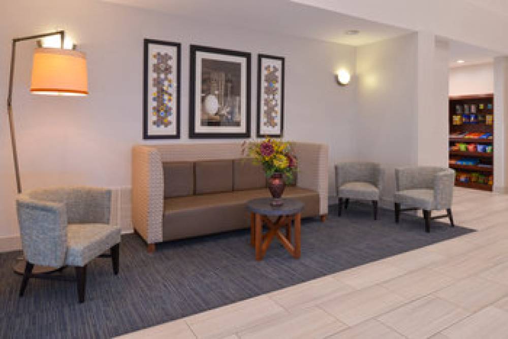 Holiday Inn Express & Suites AUSTIN NW - LAKELINE 4