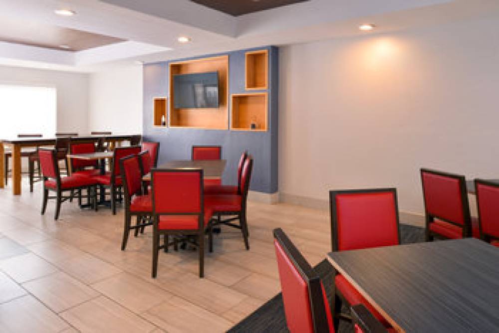 Holiday Inn Express & Suites AUSTIN NW - LAKELINE 3