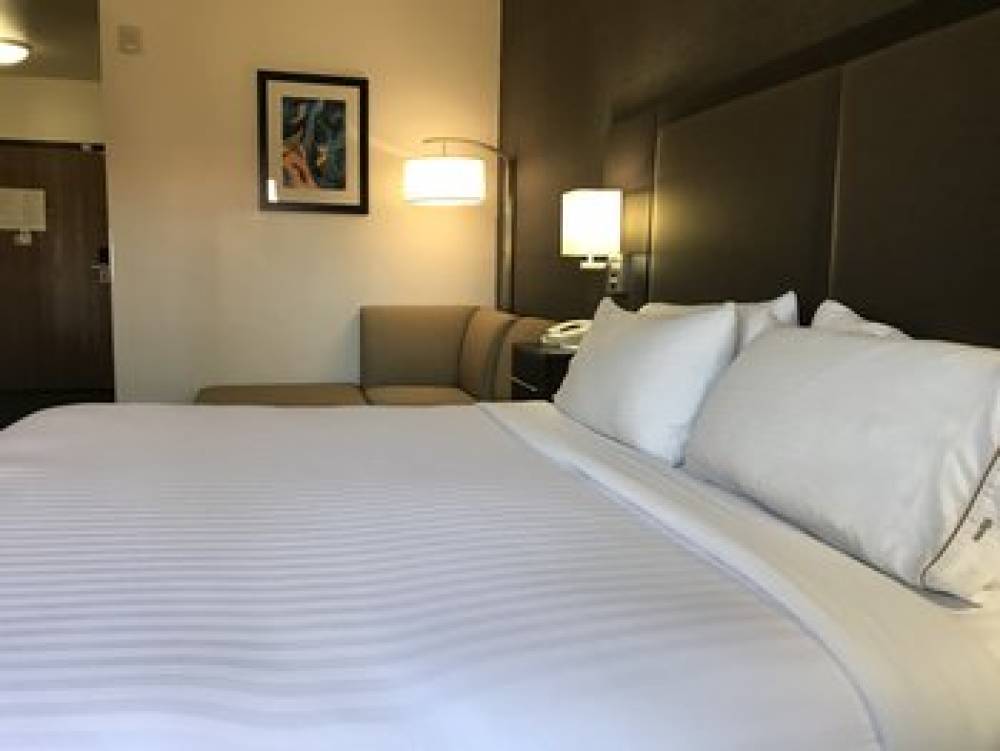 Holiday Inn Express & Suites BARSTOW-OUTLET CENTER 1