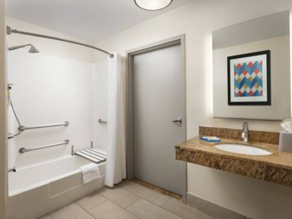 Holiday Inn Express & Suites BELMONT 10