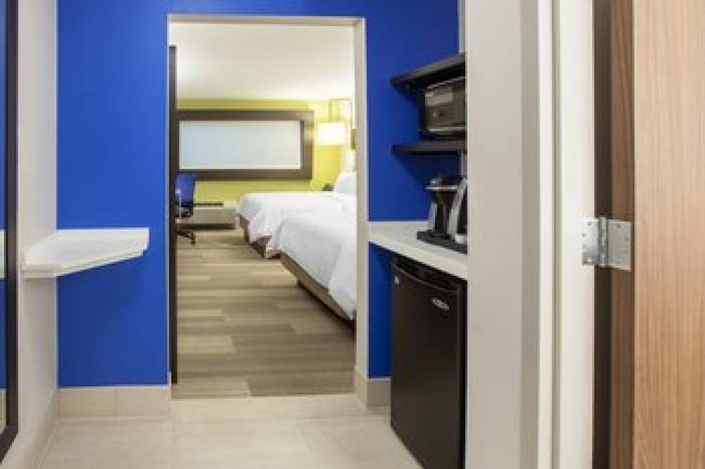 Holiday Inn Express & Suites BOSTON - MARLBORO 5