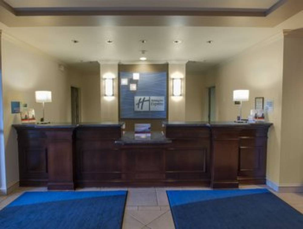 HOLIDAY INN EXP STES AIRPORT 5