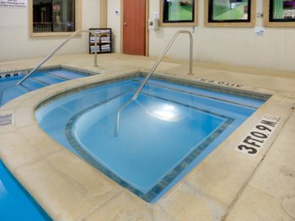Holiday Inn Express & Suites BURLESON/FT. WORTH 2