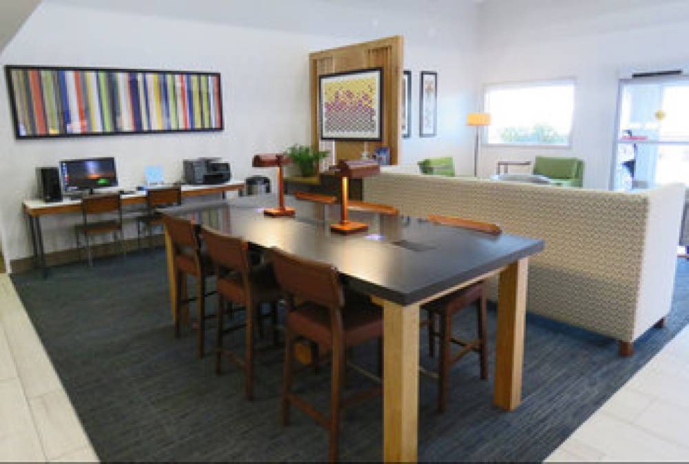 Holiday Inn Express & Suites BURLINGTON 7