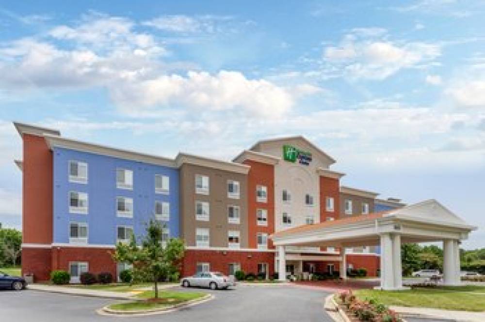 Holiday Inn Express & Suites Charlotte Arrowood