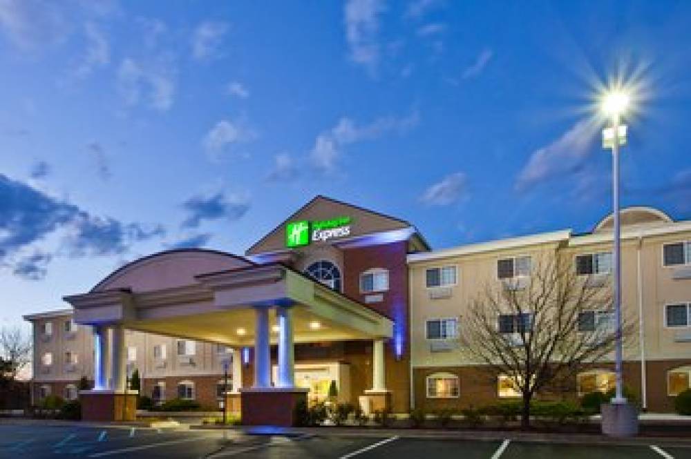 Holiday Inn Express & Suites CHARLOTTE 2