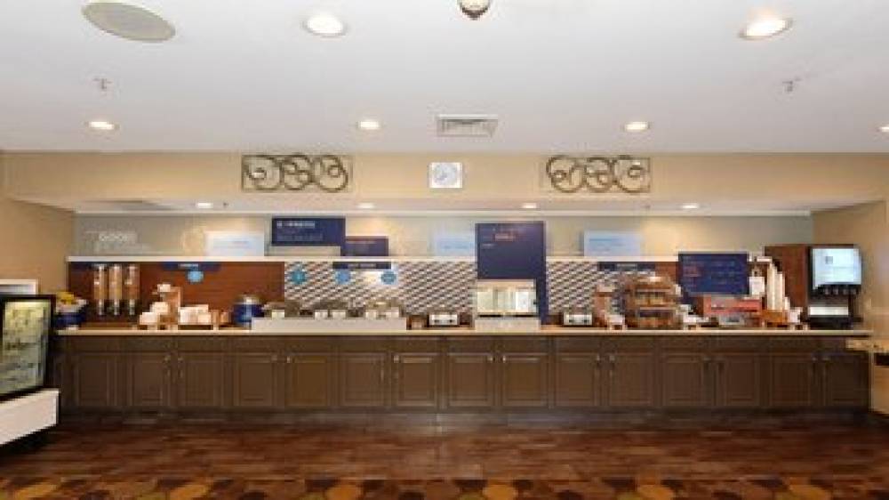 Holiday Inn Express & Suites CHICAGO-DEERFIELD/LINCOLNSHIRE 3