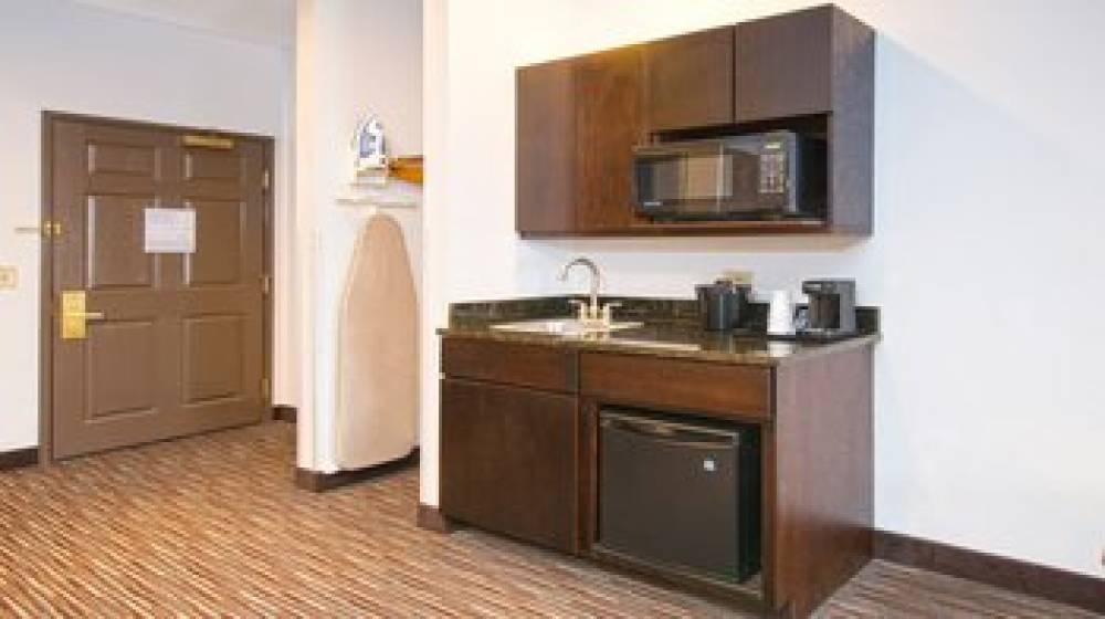Holiday Inn Express & Suites CHICAGO-DEERFIELD/LINCOLNSHIRE 9