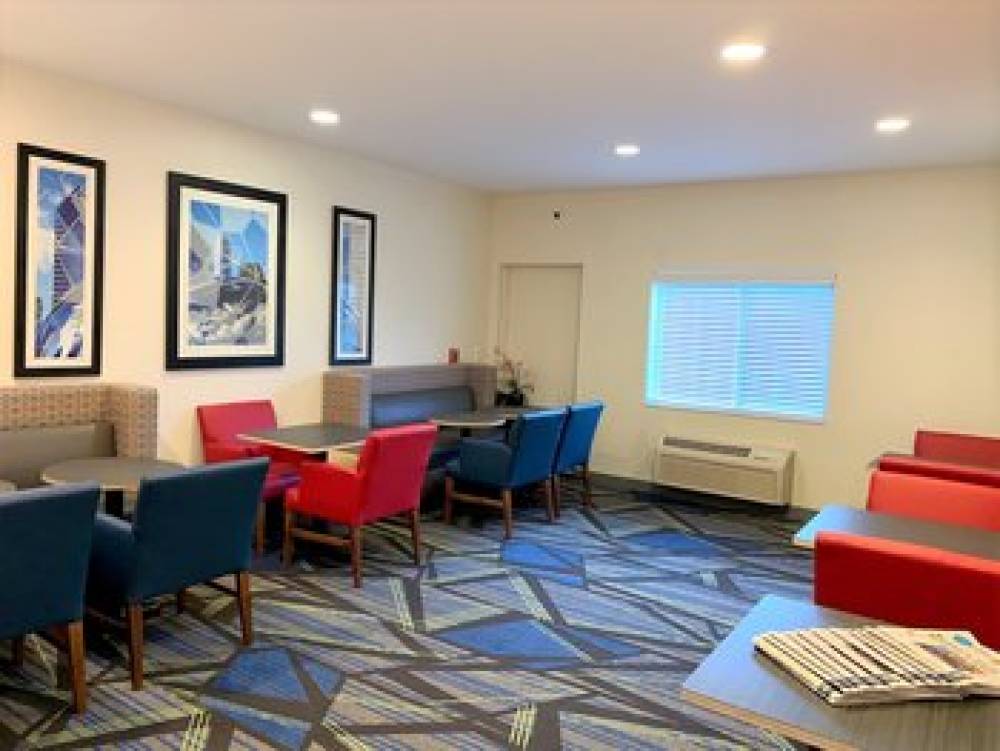Holiday Inn Express & Suites CHICAGO-LIBERTYVILLE 3