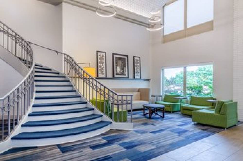 HOLIDAY INN EX STES MIDWAY APT 10