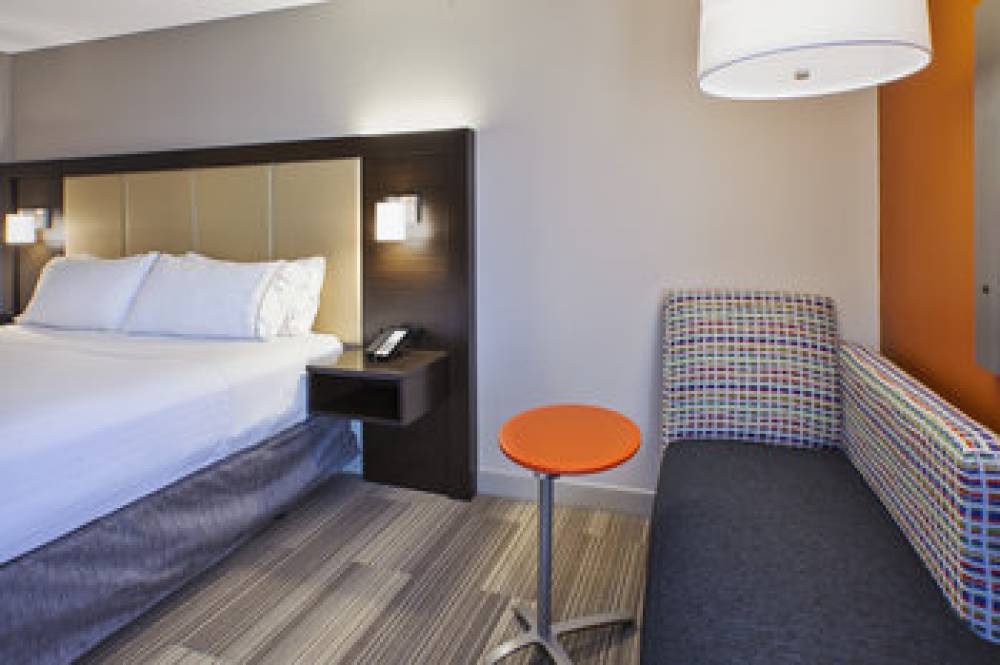 HOLIDAY INN EX STES MIDWAY APT 4