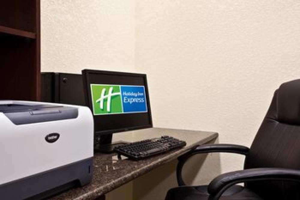 Holiday Inn Express & Suites CHICAGO WEST-O'HARE ARPT AREA 7