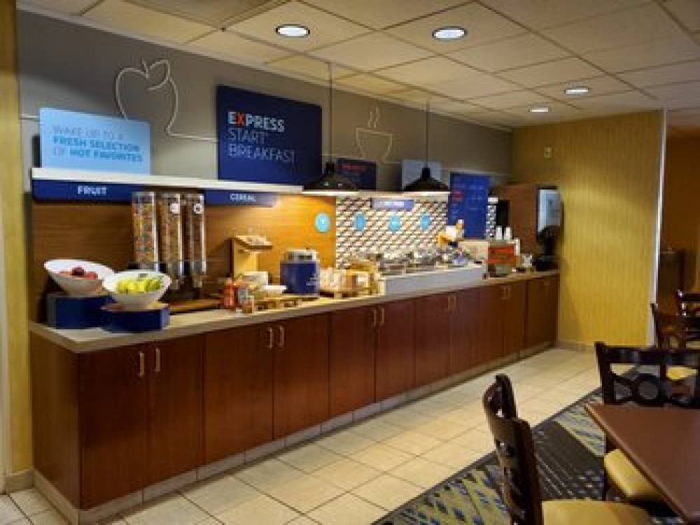 Holiday Inn Express & Suites COLUMBUS AIRPORT 5