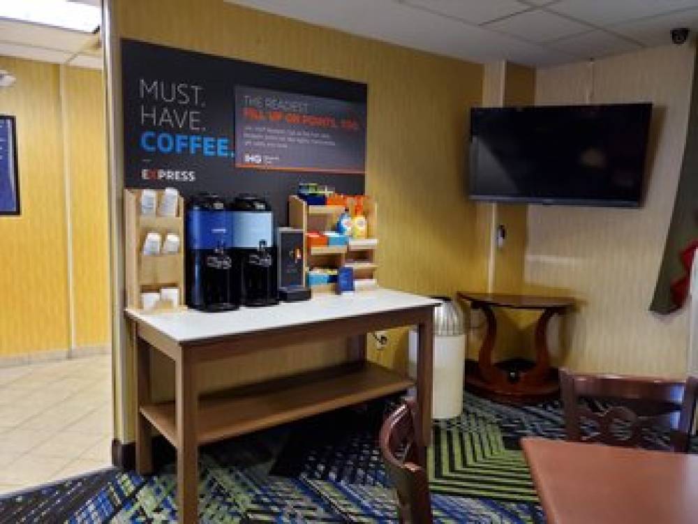 Holiday Inn Express & Suites COLUMBUS AIRPORT 2