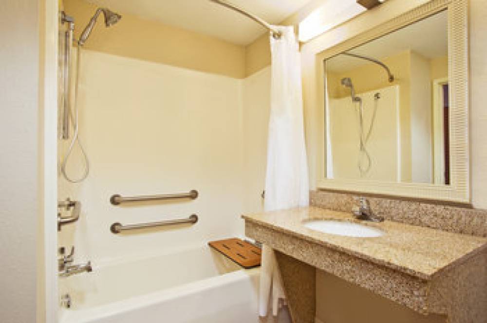 Holiday Inn Express & Suites COLUMBUS SE - GROVEPORT 9