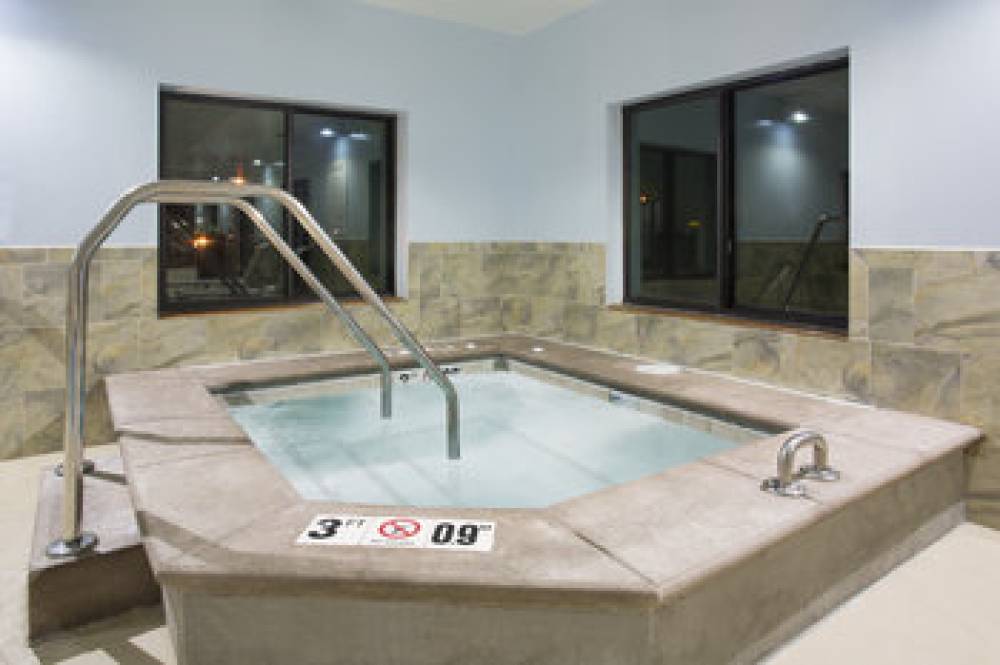 Holiday Inn Express & Suites CONCORDIA US81 5