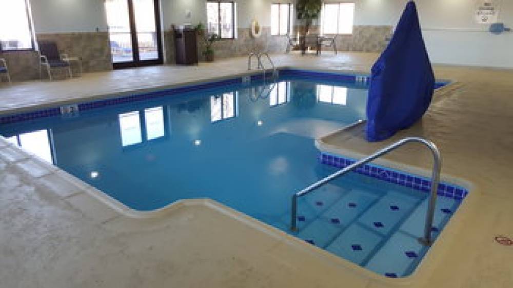 Holiday Inn Express & Suites CONCORDIA US81 3