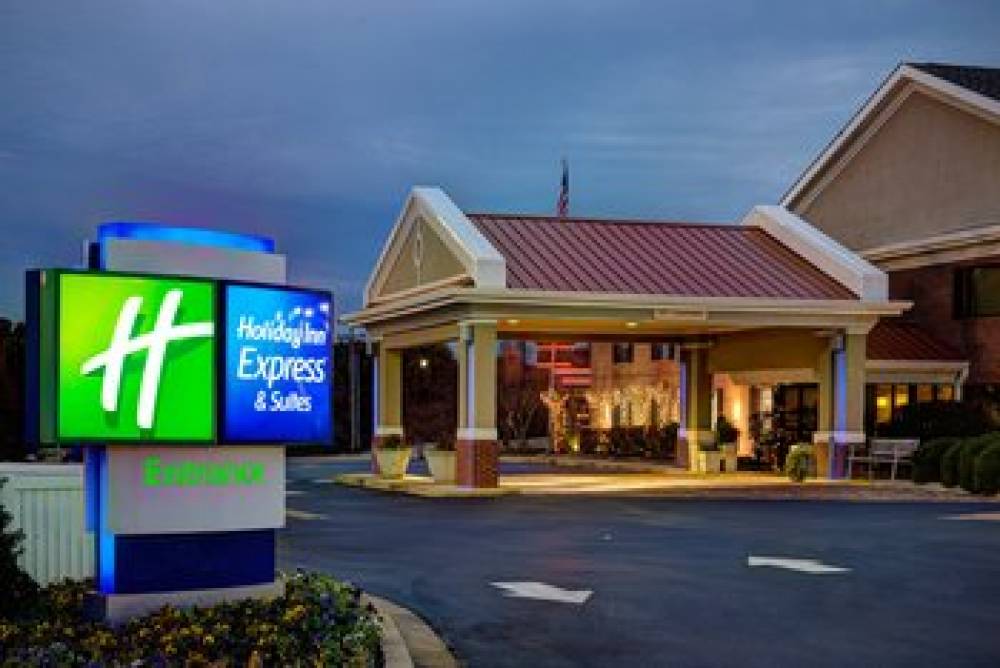 Holiday Inn Express & Suites CORINTH 7