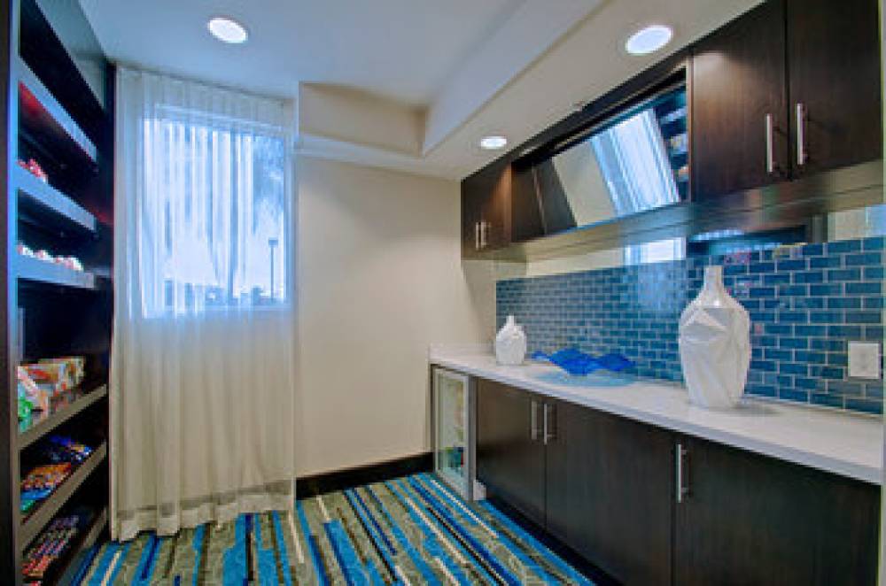 Holiday Inn Express & Suites COSTA MESA  6