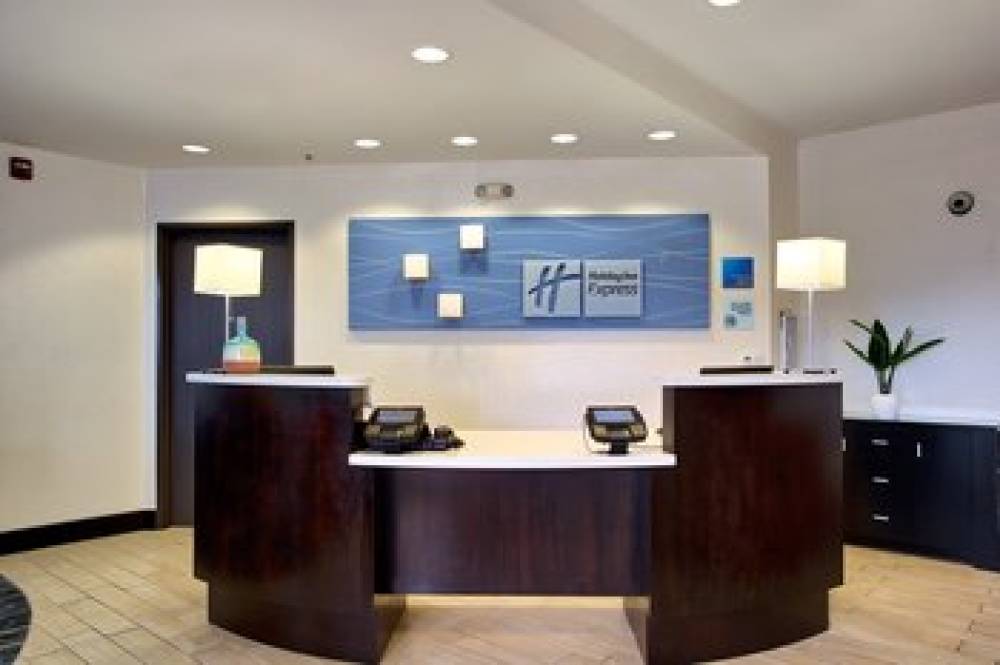 Holiday Inn Express & Suites COSTA MESA  5