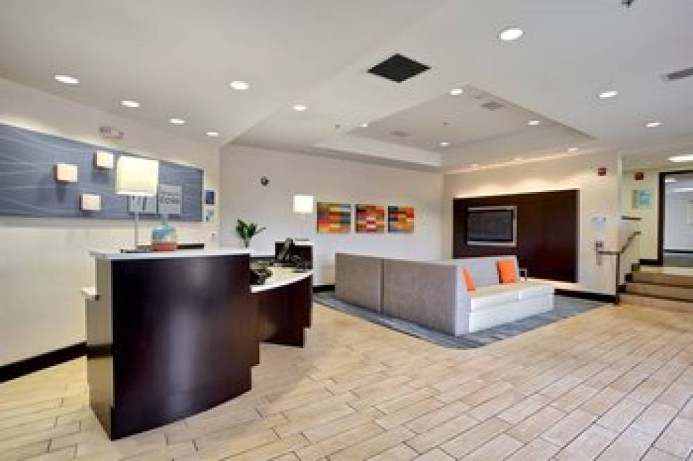Holiday Inn Express & Suites COSTA MESA  2