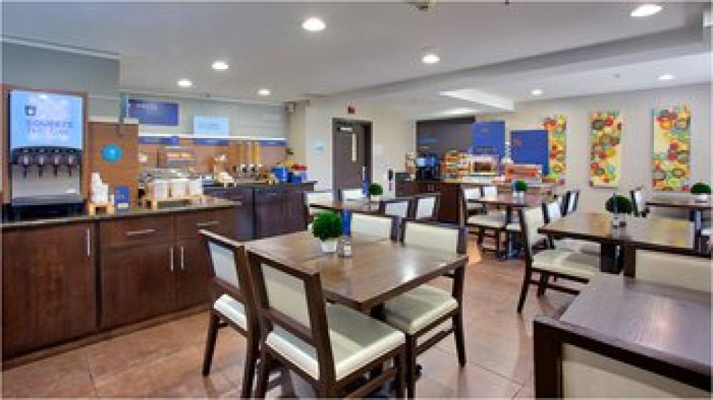 Holiday Inn Express & Suites COSTA MESA  7