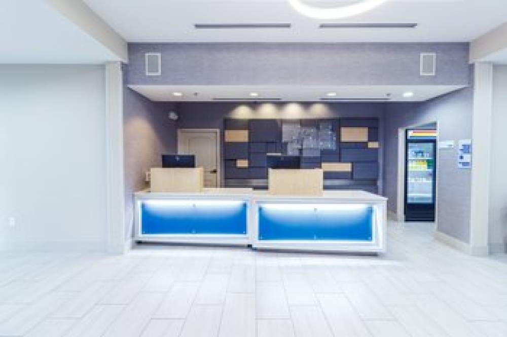 Holiday Inn Express & Suites CRESTVIEW SOUTH I-10 3