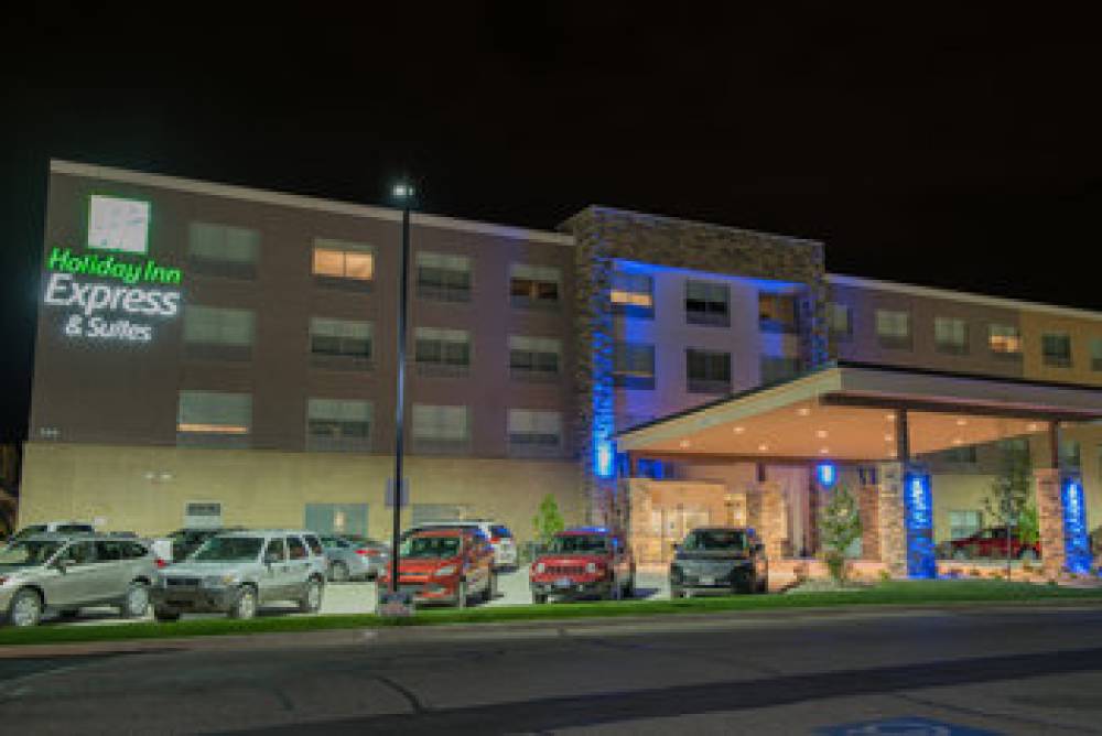 Holiday Inn Express & Suites Dayton Sw University Area