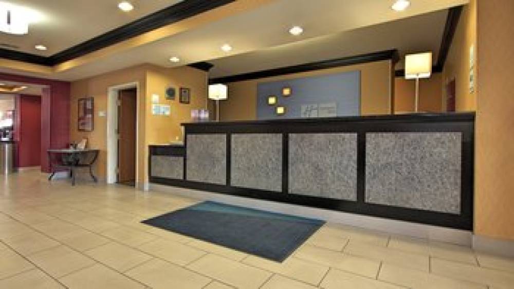 Holiday Inn Express & Suites DEFIANCE 8