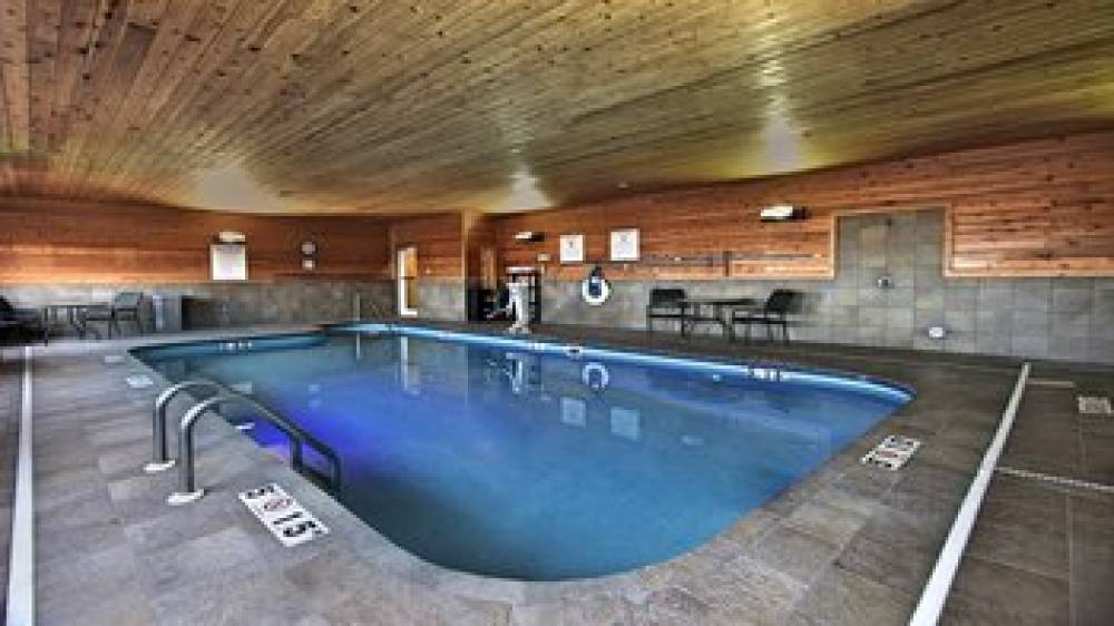 Holiday Inn Express & Suites DEFIANCE 3