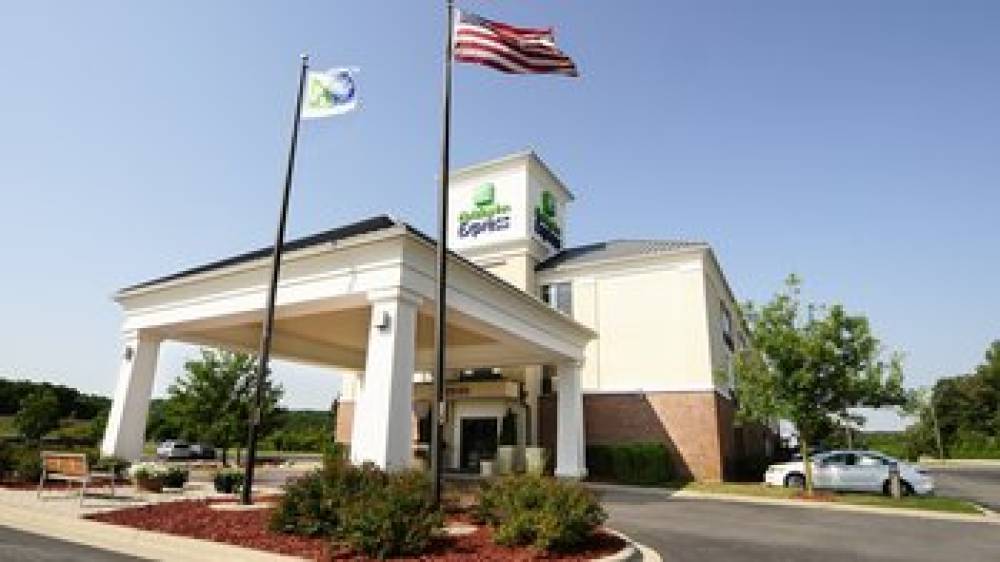 Holiday Inn Express & Suites Delafield