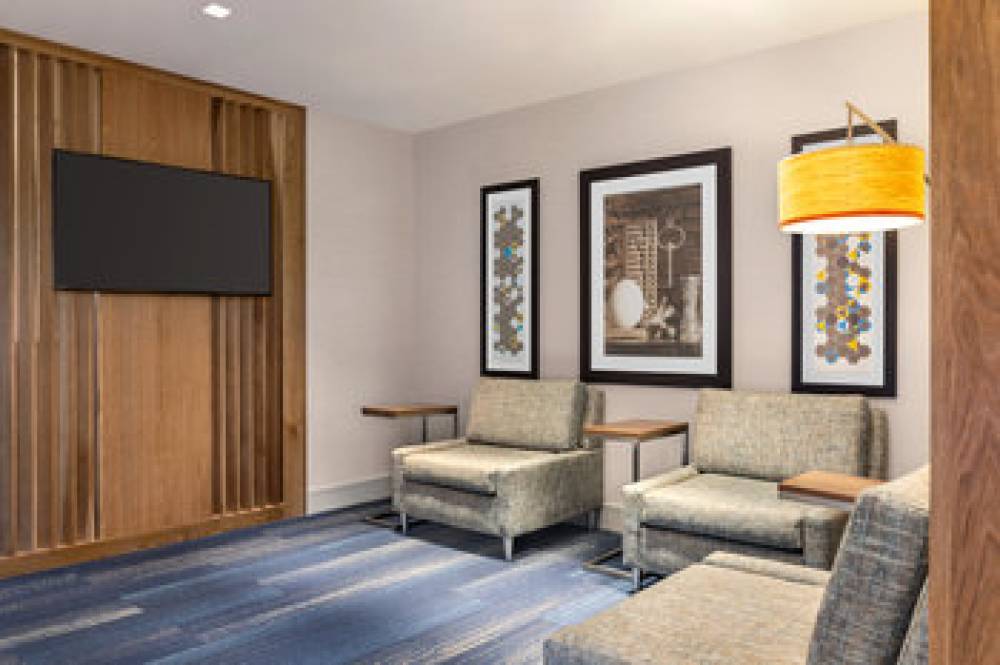 HOLIDAY INN EXP DENVER AIRPORT 7