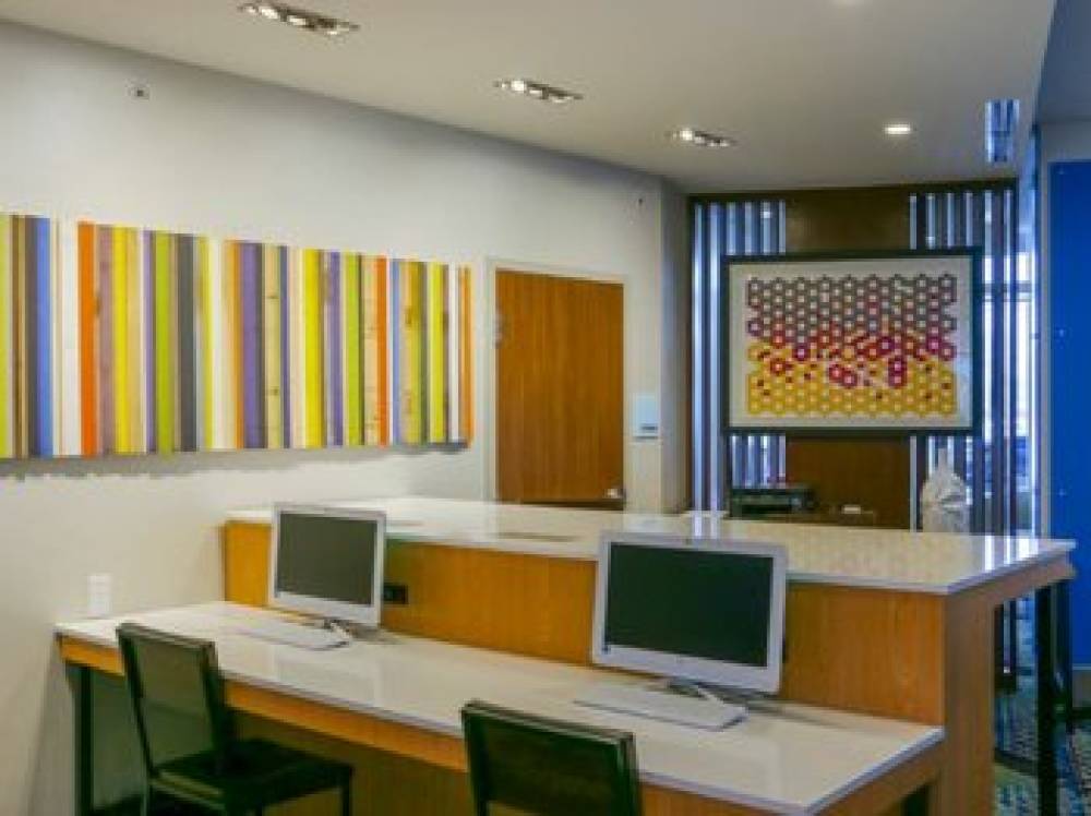 Holiday Inn Express & Suites DETROIT NORTH - ROSEVILLE 3