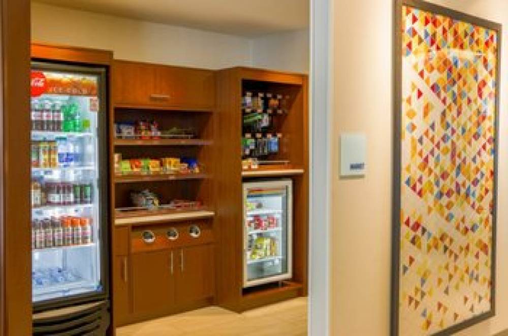 Holiday Inn Express & Suites DETROIT NORTH - ROSEVILLE 7