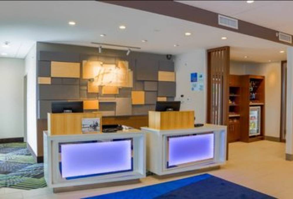 Holiday Inn Express & Suites DETROIT NORTH - ROSEVILLE 5
