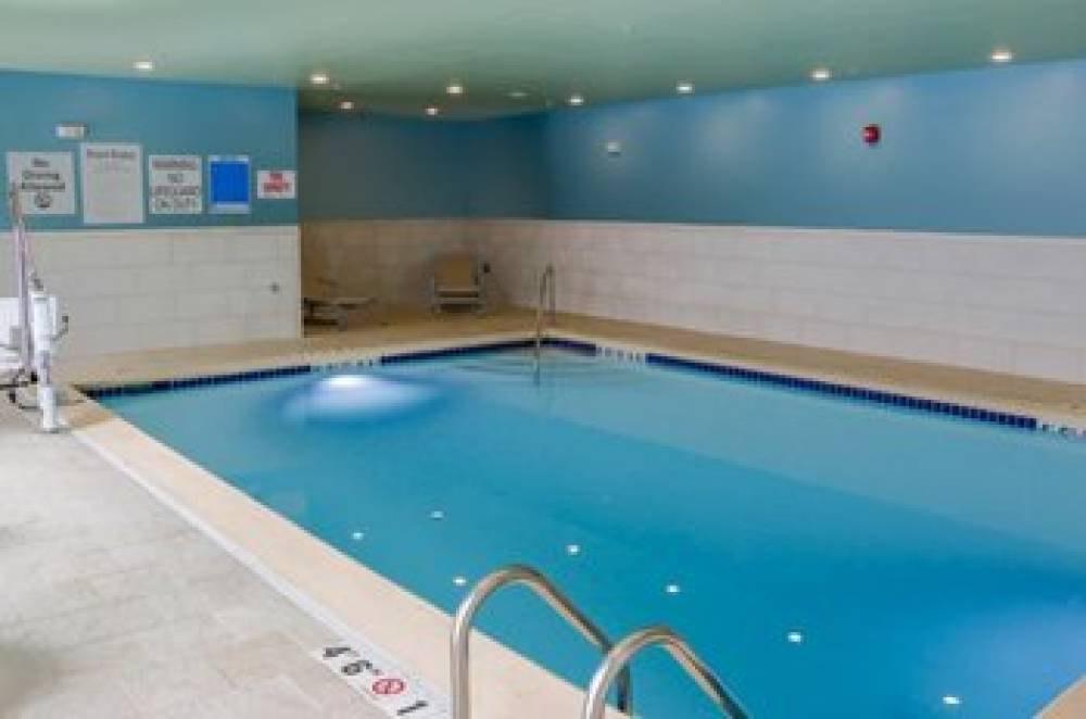 Holiday Inn Express & Suites DETROIT NORTH - ROSEVILLE 9