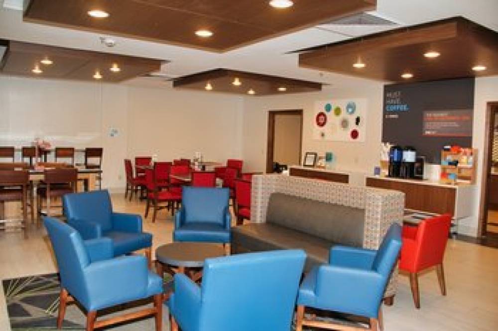 Holiday Inn Express & Suites DOUGLAS 5