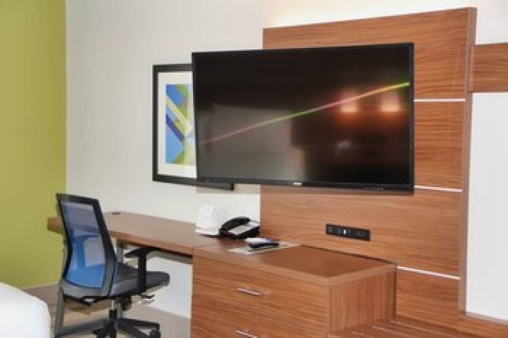 Holiday Inn Express & Suites DOUGLAS 7