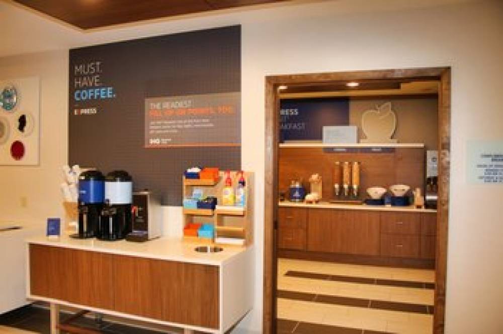 Holiday Inn Express & Suites DOUGLAS 4