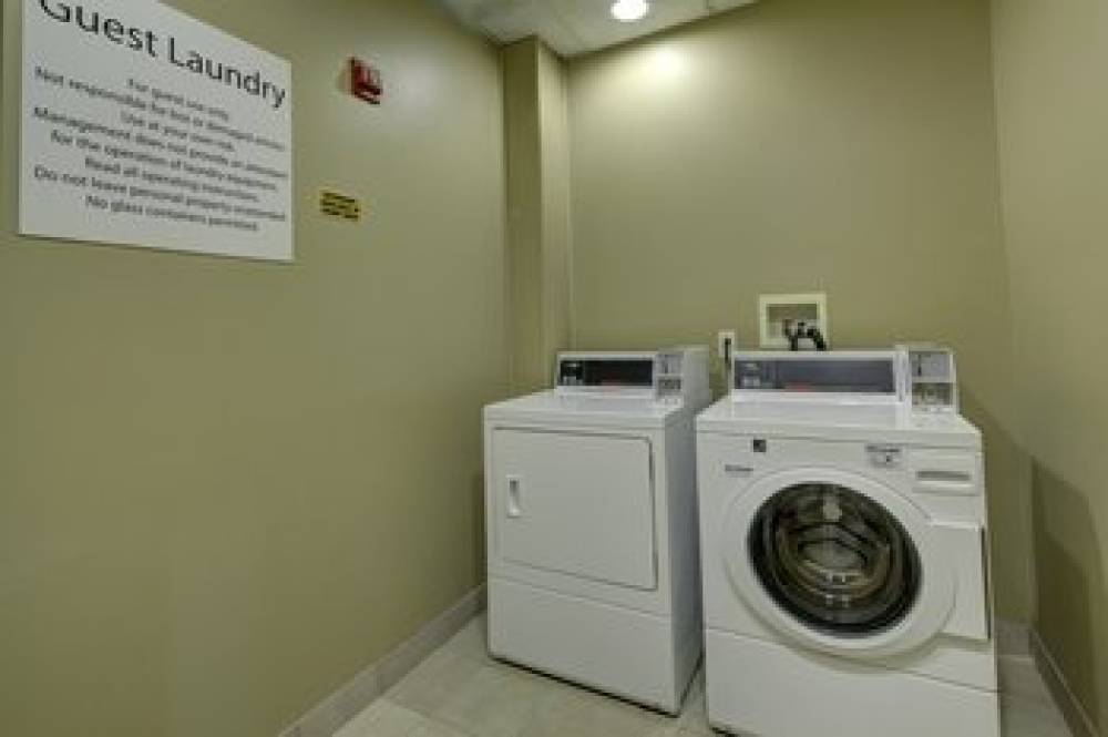 Holiday Inn Express & Suites EMPORIA 2