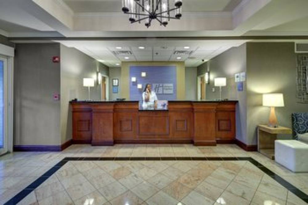 Holiday Inn Express & Suites EMPORIA 3