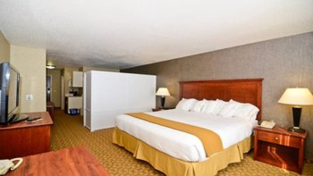 Holiday Inn Express & Suites FORT ATKINSON 7