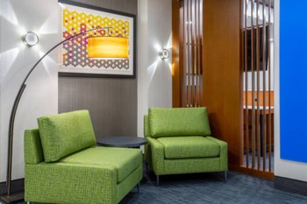 Holiday Inn Express & Suites FORT WAYNE 7