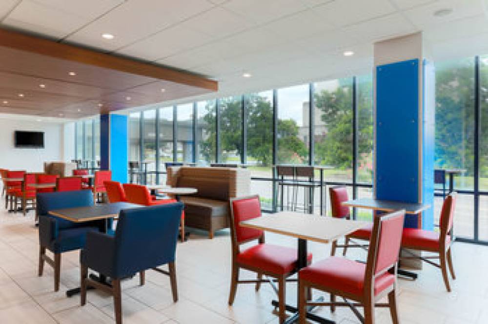 Holiday Inn Express & Suites FORT WORTH DOWNTOWN 9