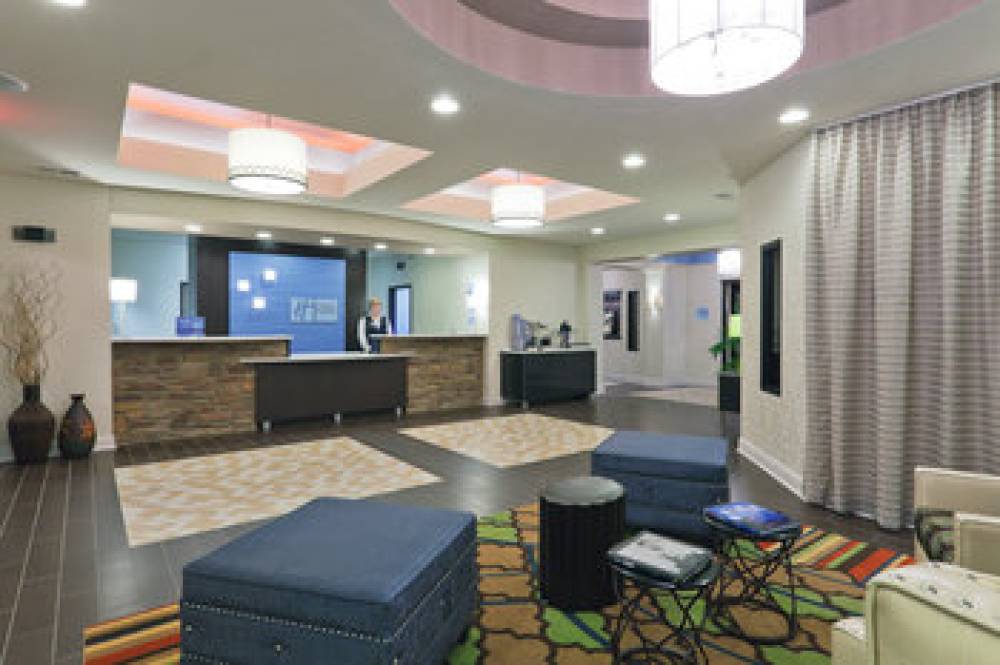Holiday Inn Express & Suites FULTON 3