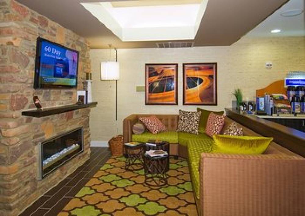 Holiday Inn Express & Suites FULTON 7